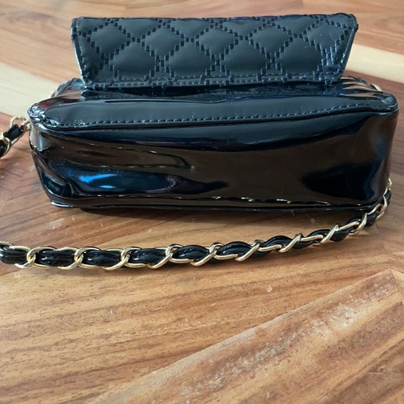 Black patent evening bag with gold accents 🌟 - Picture 9 of 15